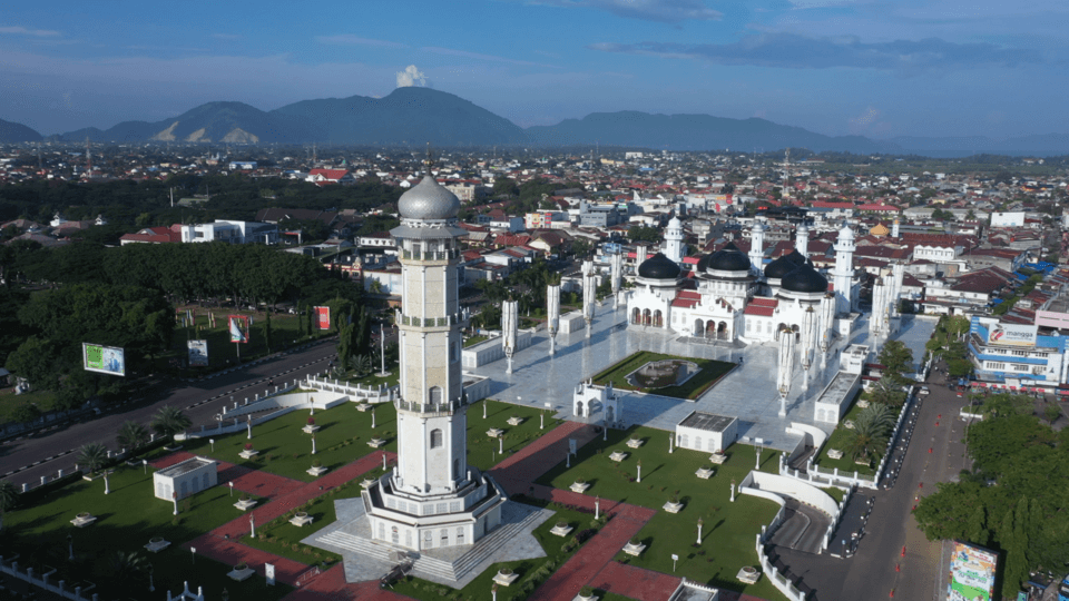Singgah di Masjid Baiturrahman dan Museum Tsunami